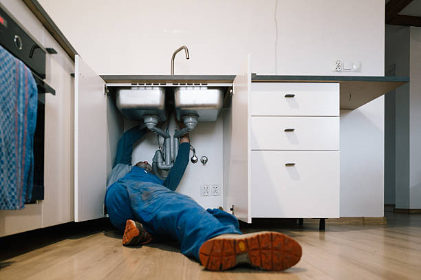 Professional Leak Detection technician working in Solana Beach, CA
